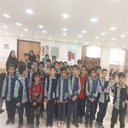 بازدید دانش آموزان از کتابخانه